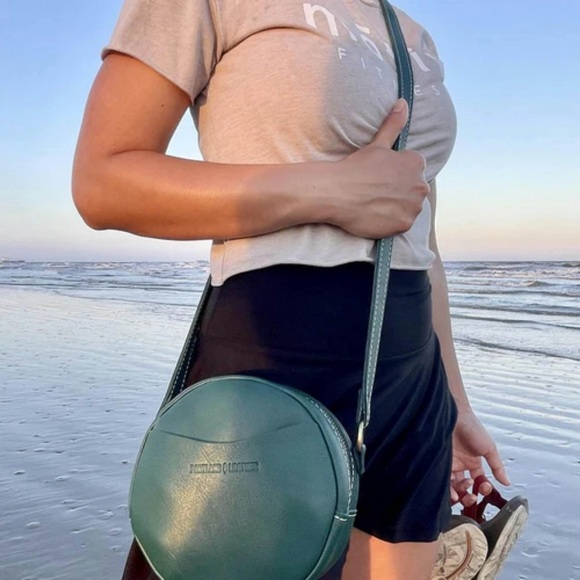 PORTLAND LEATHER • Peacock Circle Crossbody Saddle Bag - Picture 6 of 8